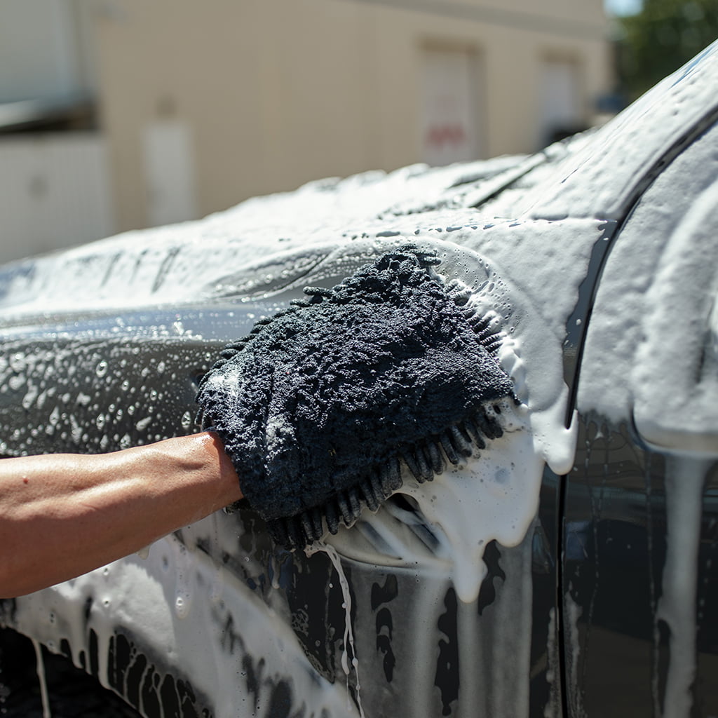 Versatile Jay Leno's Garage Ceramic Car Wash Shampoo (16 oz) - Clean, Protect & Boosts Car Paint